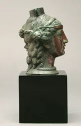 Bálsamo de bronze em forma de sátiro e bacante, etrusco, século III aC (bronze)